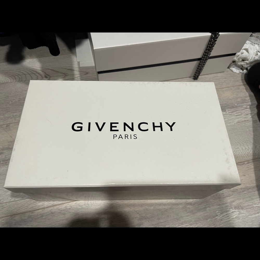 Givenchy (empty box)